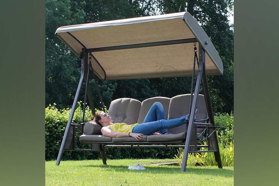 Точният модел градинска люлка ще ви осигури желания релакс