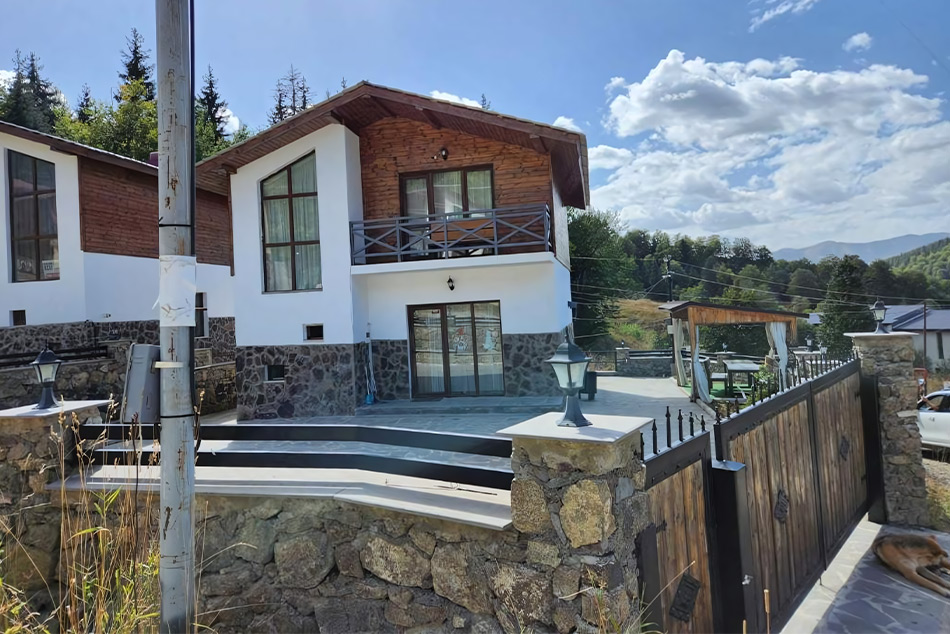 Планинските огради са здрави и стабилни