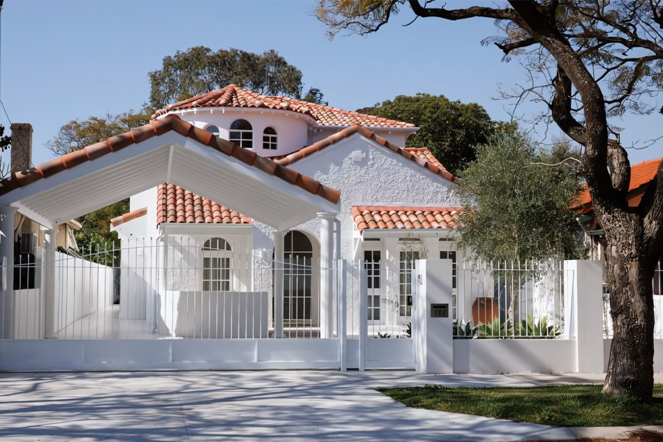 Подбирайте оградата според къщата